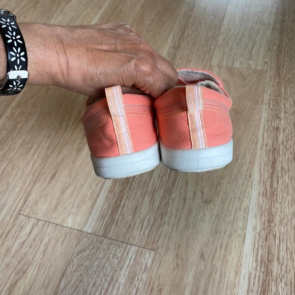 Cute & Comfy Vionic Beach Coral  Slip On Sneakers Womens Size 6.5 - Picture 9 of 10